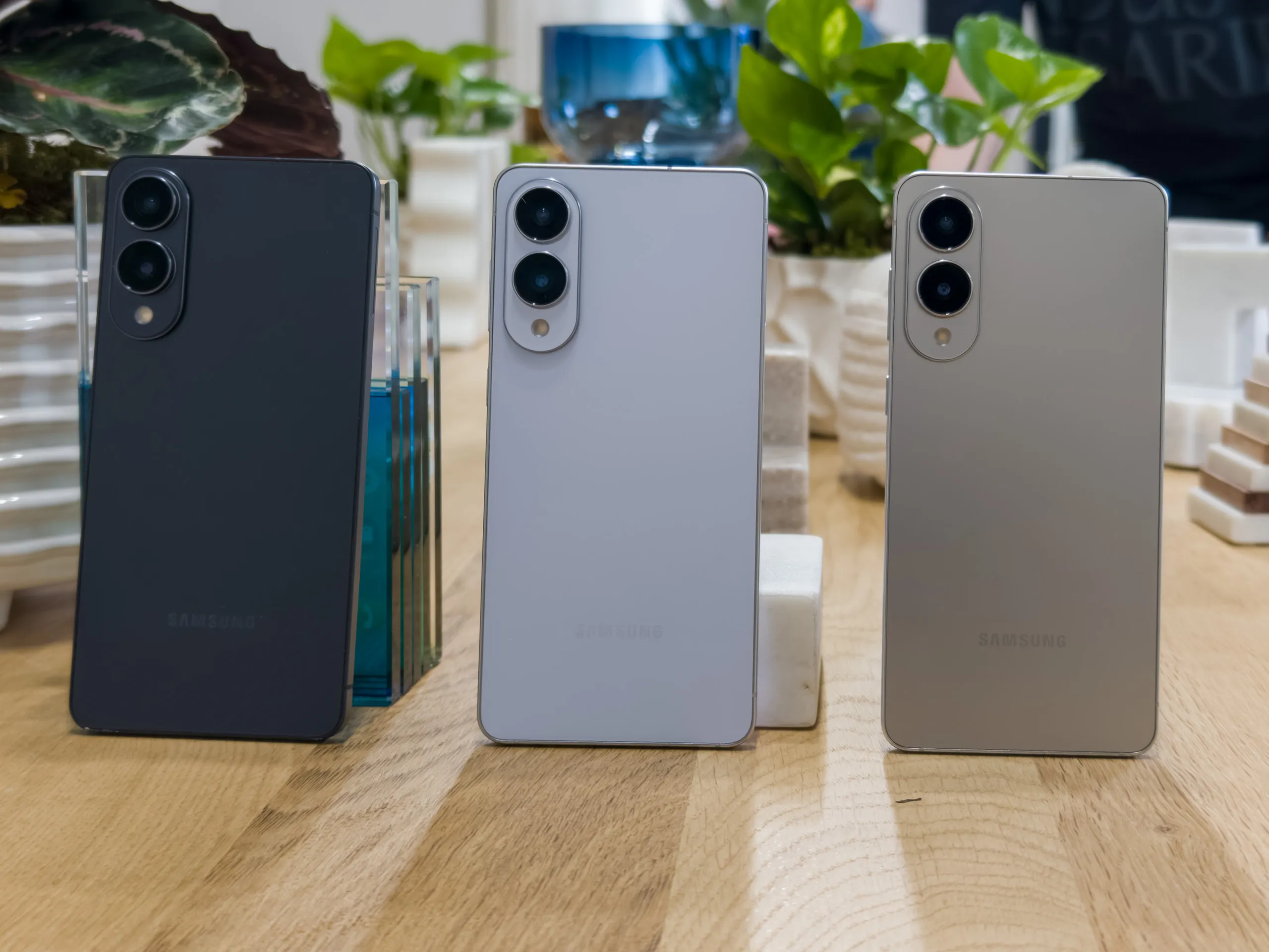 Samsung Galaxy S26 series smartphones showcasing cutting-edge design and performance. Close-up of Samsung LPDDR5X memory chip used in the Galaxy S26 lineup. Comparison chart highlighting Galaxy S26 RAM upgrade versus previous Galaxy models. Samsung engineers testing high-speed LPDDR5X memory modules in a lab setting. Galaxy S26 Ultra running multiple apps smoothly thanks to upgraded memory. Illustration showing faster data transfer rates with LPDDR5X 10.7 Gbps RAM. Galaxy S26 lineup displayed together representing Samsung’s new flagship generation.